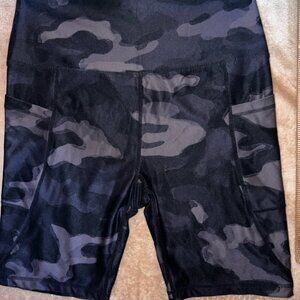 Scorpio Sol Women XL Black Gray Camo High Rise Biker Athletic Shorts Pockets (O)